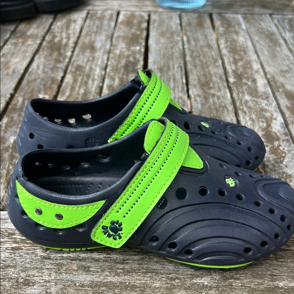 Dawgs Kids Water Shoes in Navy and Green